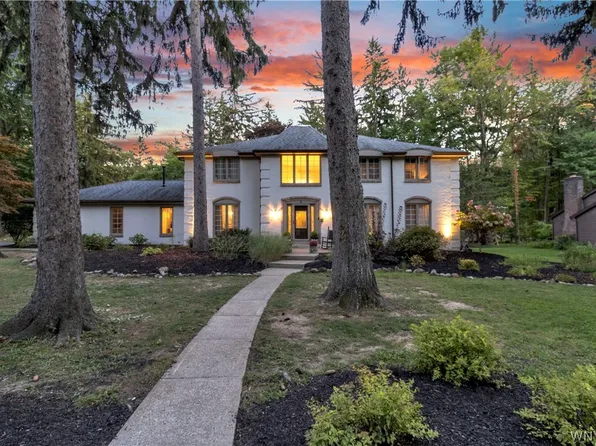 5 Greenwood Dr, Orchard Park, NY 14127