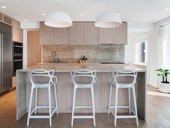3rd image of 415 E 52nd St APT 10DA