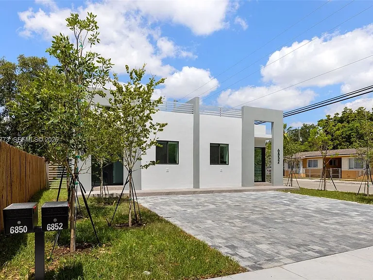 6852 NW 4th Ave #0 — Photo 7