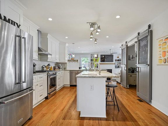 5th image of 707 E Side Ave SE