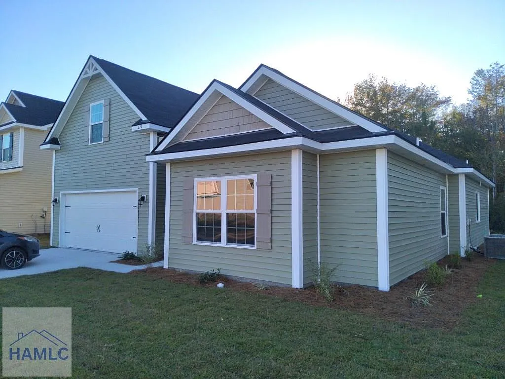 4 bed, 3.0 bath, 1984 sqft, $1,995 — Photo 2
