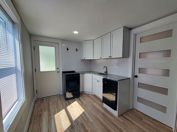 5th image of 928 Campbell Ave