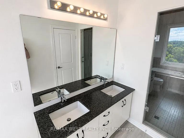 15 Inverary Cres — Photo 28