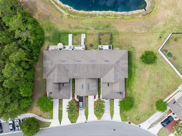 470 Servia Dr — Photo 28