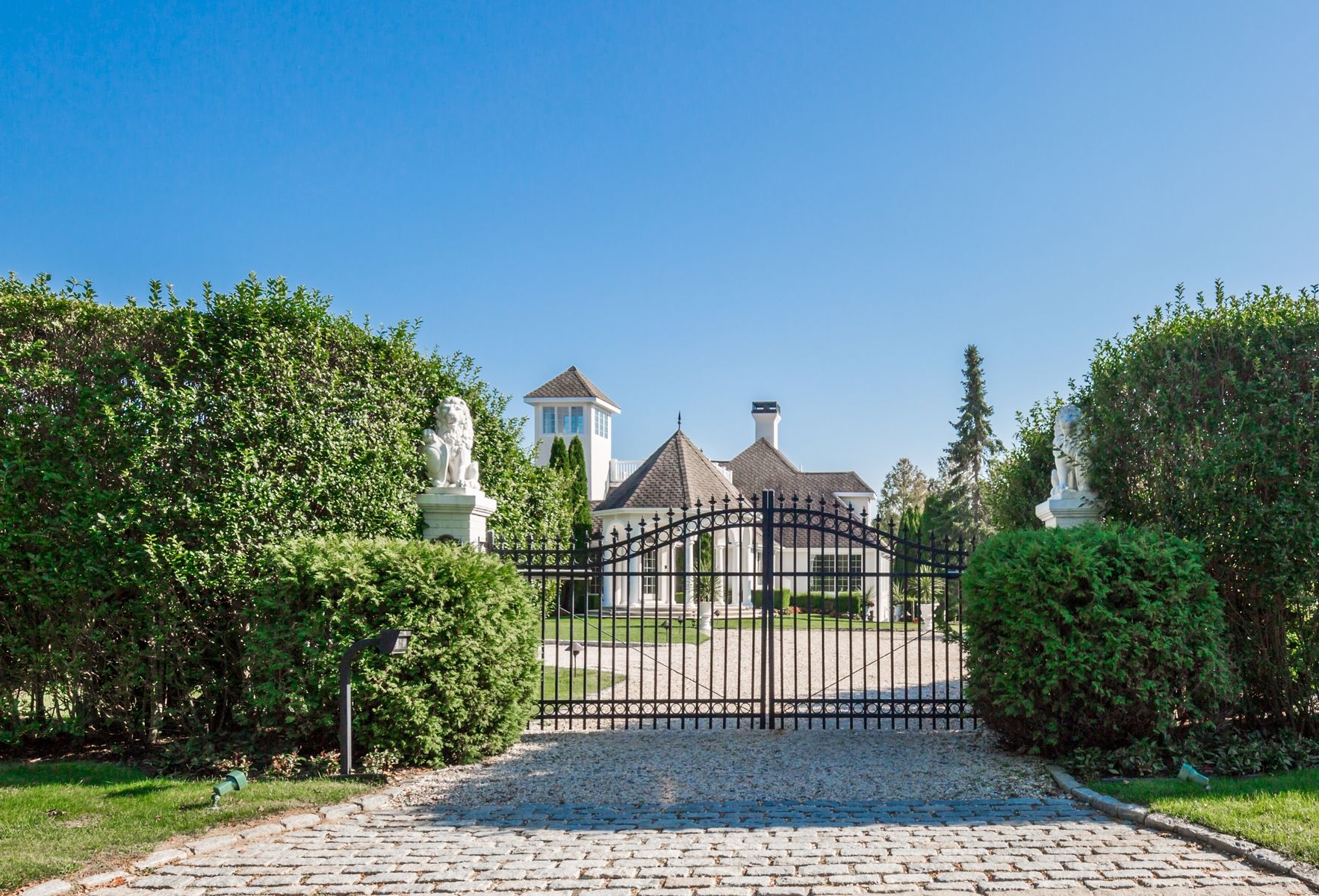 2 Halsey Farm Dr, Southampton, NY 11968 Out East