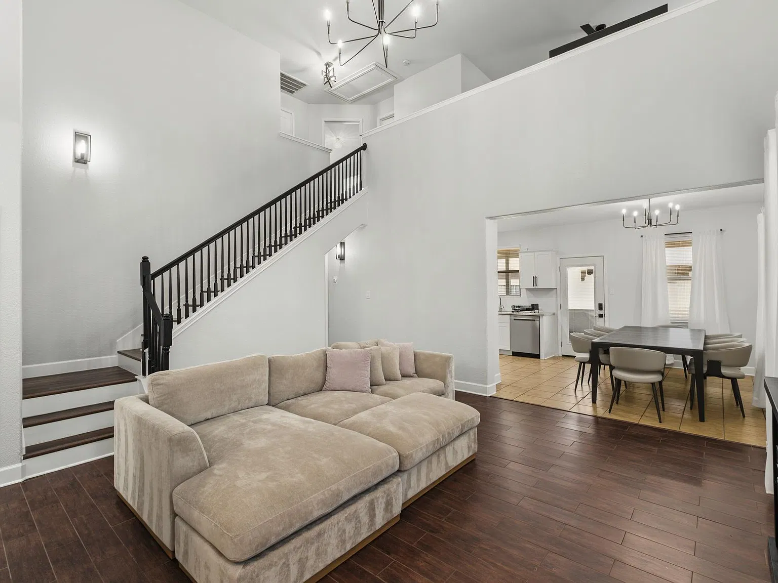 3 bed, 2.5 bath, 1736 sqft, $2,200 — Photo 3