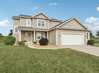 W1418 Stoney Brook Ct, Ixonia, WI 53036