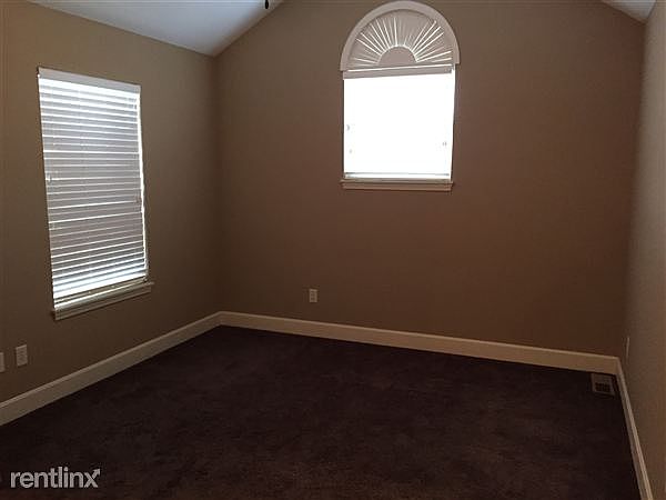 back upstairs bedroom 11x12.6 outside unit