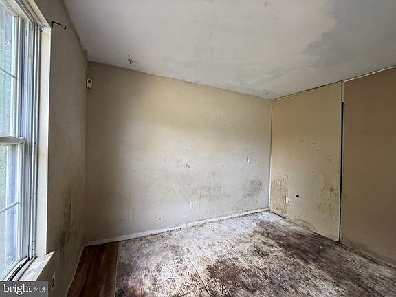 3rd image of 37 Ashland Ave