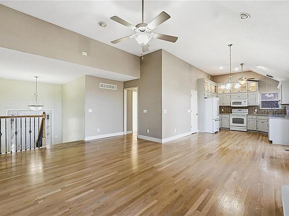 5th image of 1200 W 10th St