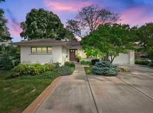 807 Stoddard Ave, Wheaton, IL 60187