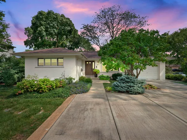 807 Stoddard Ave, Wheaton, IL 60187