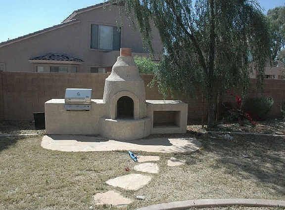 Built in Fire Pit/BBQ Grill