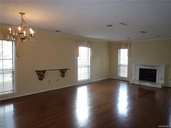 4th image of 2946 Canterbury Dr