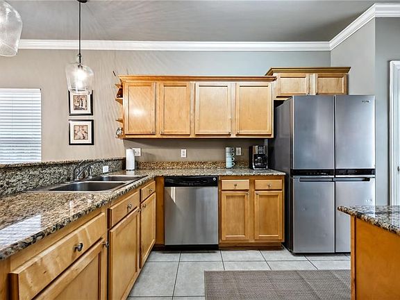 5th image of 308 Lismore Ln
