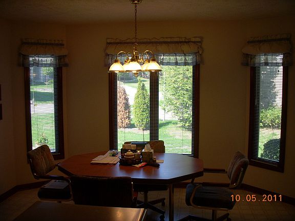 Breakfast room/eat in kitchen
