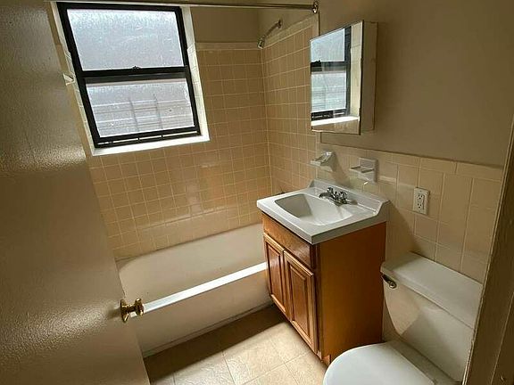 3rd image of 200 Marcy Pl #5J