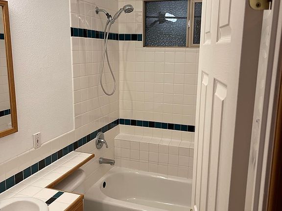 2nd image of 219 Belmont Ave E APT 4