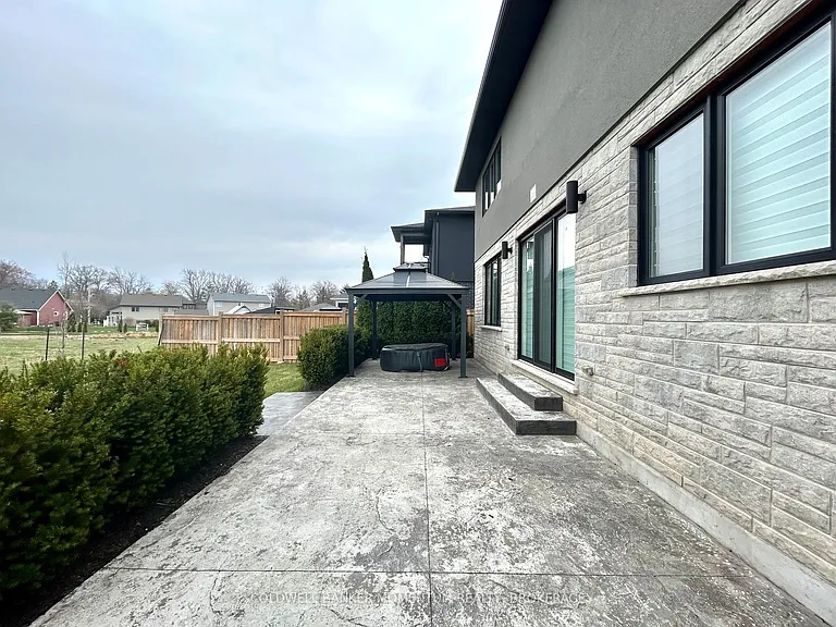 2864 Arrowsmith Ct — Photo 2