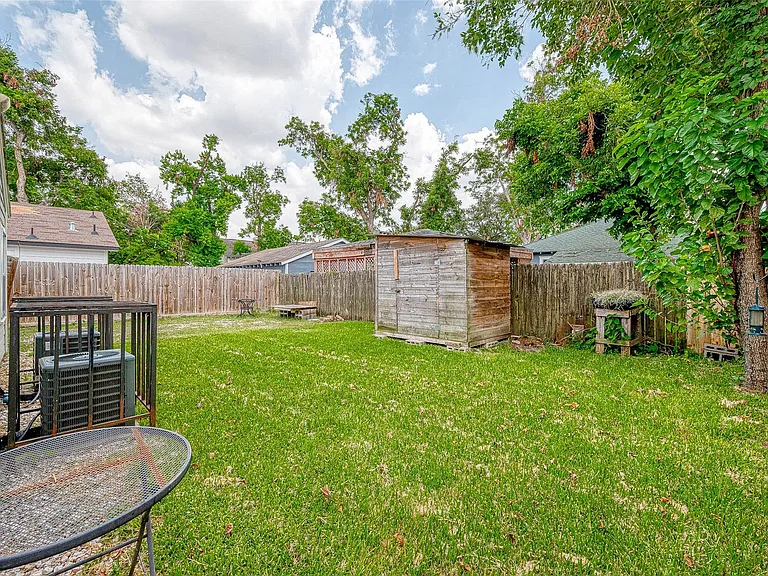 915 Adele St — Photo 22