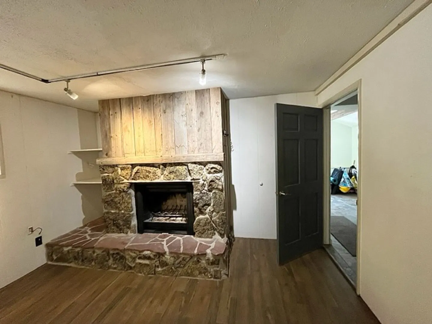 128 Regal Circle — Photo 3