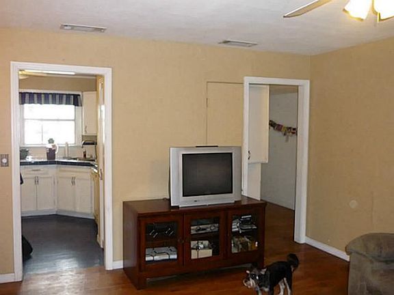 4th image of 5017 Penrose Ave