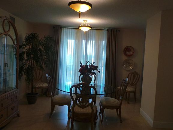 2nd image of 610 Clematis St APT 602