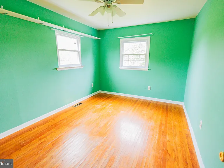 300 Macclelland Ave — Photo 27