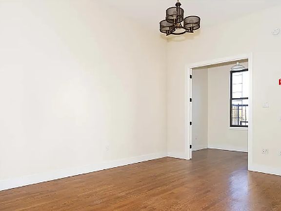 4th image of 1299 Gates Ave #2A