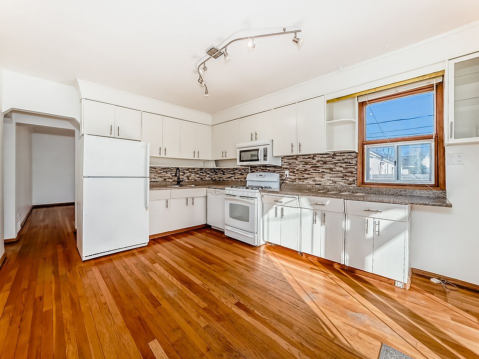 1st image of 188 Leila Ave