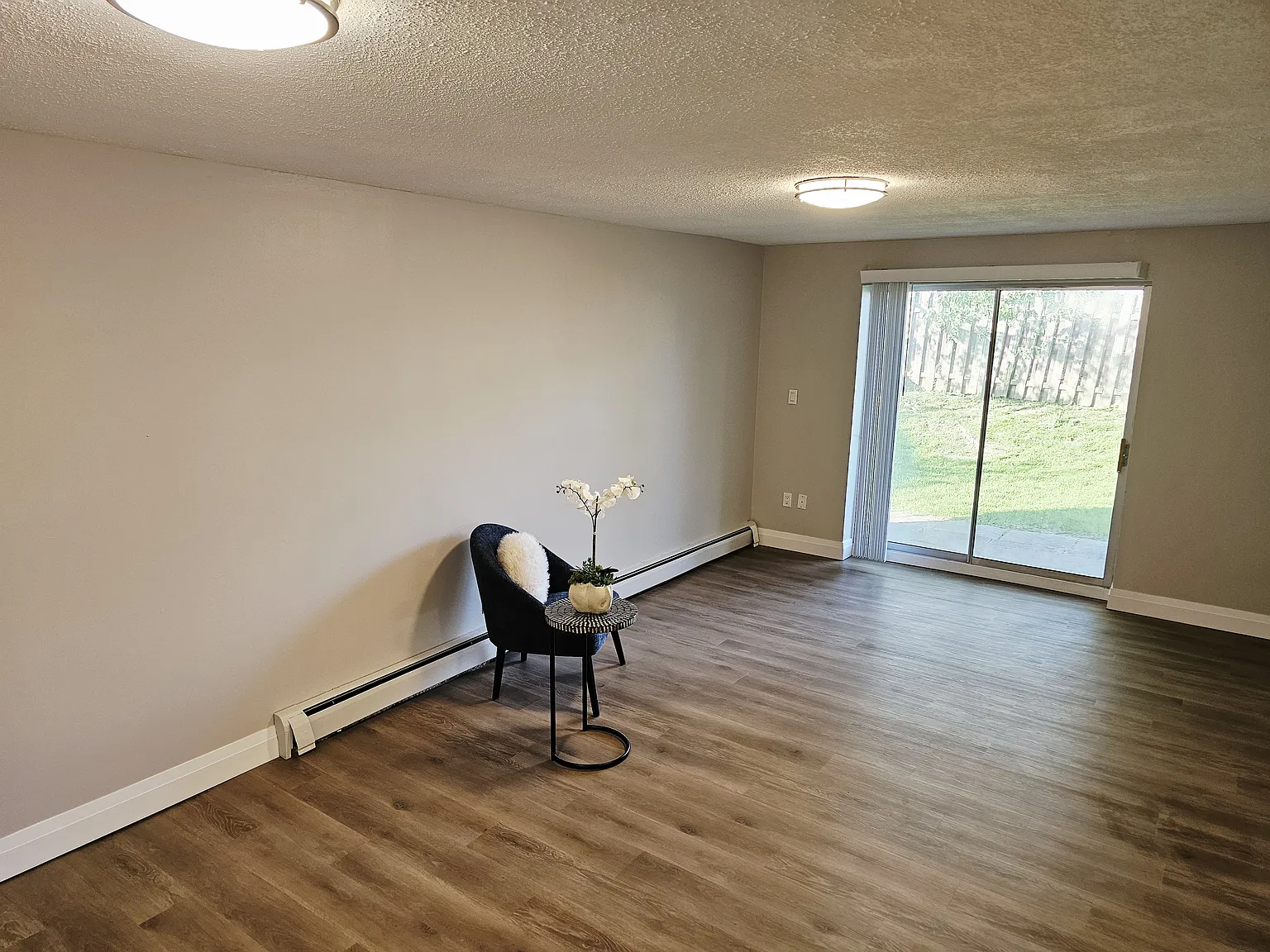 Leacrest Apartments - Choose your rent level - Call for Details - All utilities — Photo 3