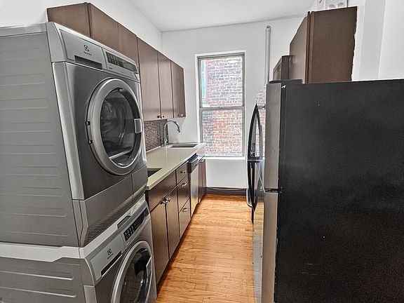 3rd image of 511 W 186th St APT E6