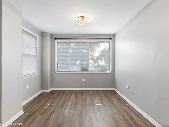 3rd image of 7621 S King Dr