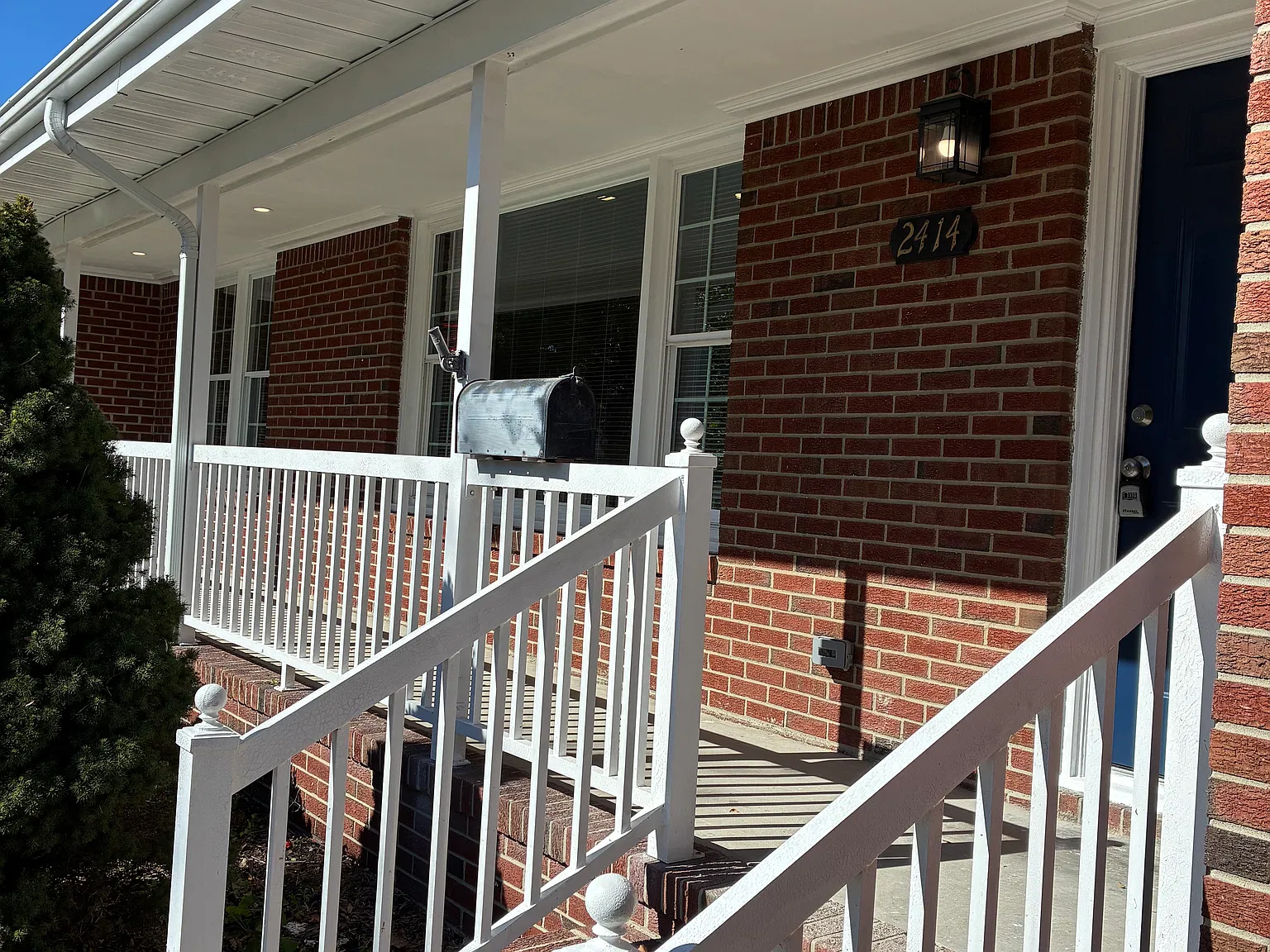 3 bed, 2400 sqft, $3,800 — Photo 2
