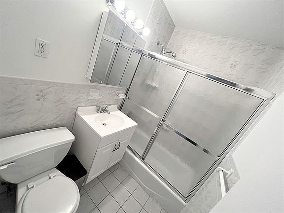 5th image of 54-40 Little Neck Pkwy APT 3P