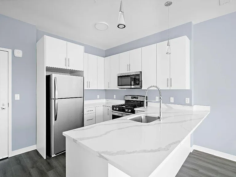 1055 Main Street Apartments — Photo 5