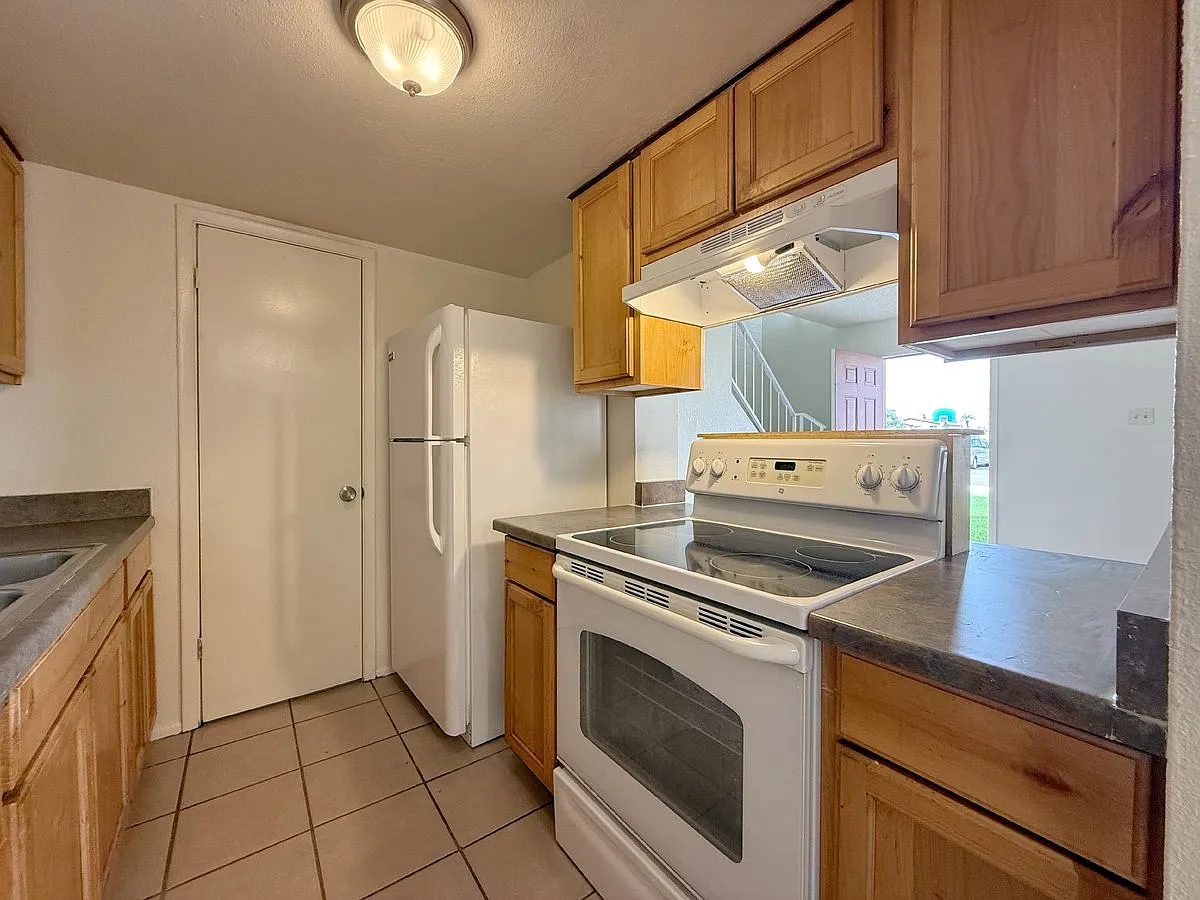 5039 N 39th Lane — Photo 3