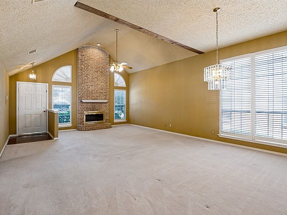 4th image of 1110 Emily Ln