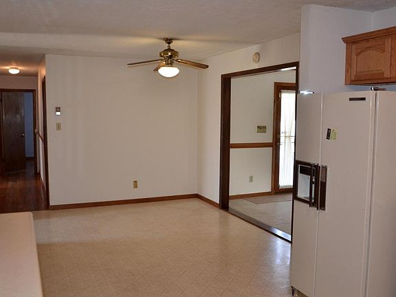 3rd image of 912 W Forest Blvd