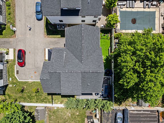 5th image of 628 Leverington Ave