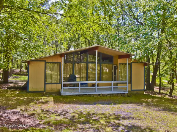 541 Hummingbird Ct, Bushkill, PA 18324