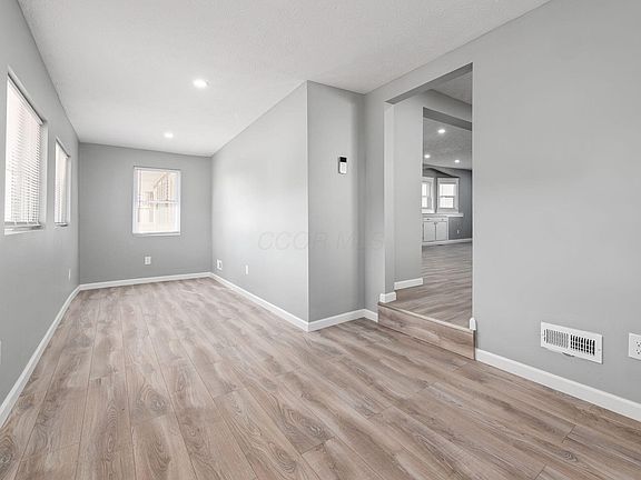 4th image of 183 Dana Ave