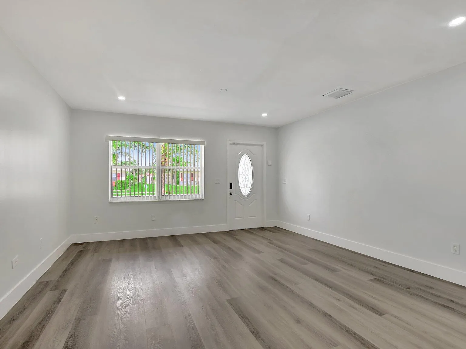 3 bed, 2.0 bath, 1523 sqft, $3,850 — Photo 4