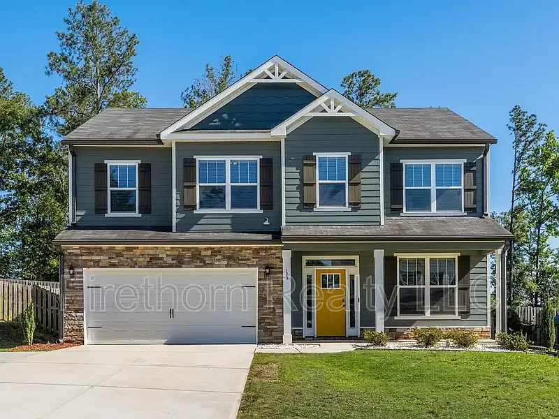 123 Pebble Ln