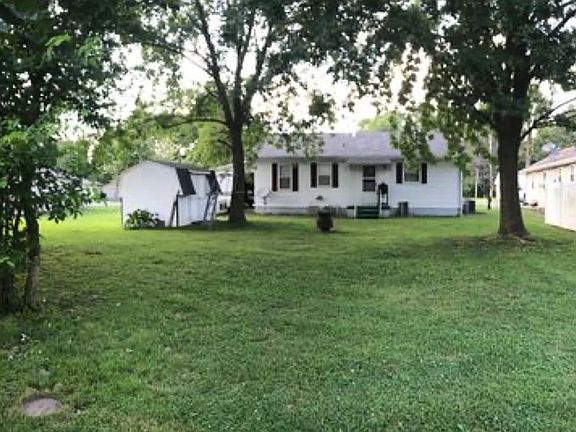 3rd image of 512 W York Dr