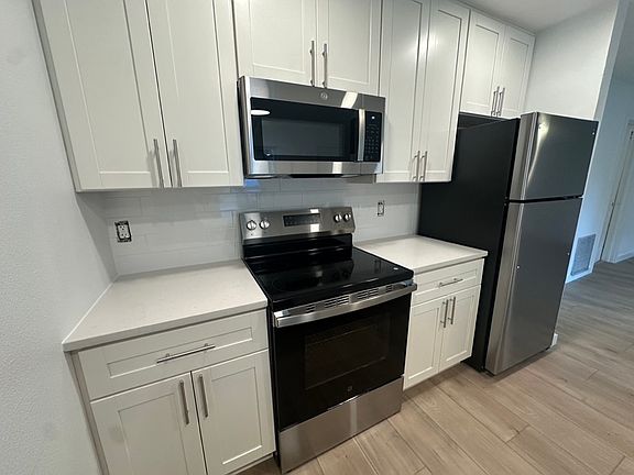 5th image of 652 37th St N #652