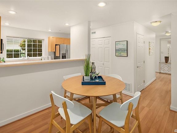 2nd image of 25235 SE Klahanie Blvd APT M101