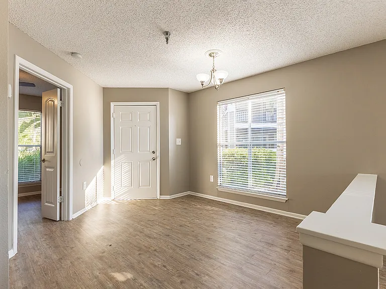 Palm Cove Apartments — Photo 35