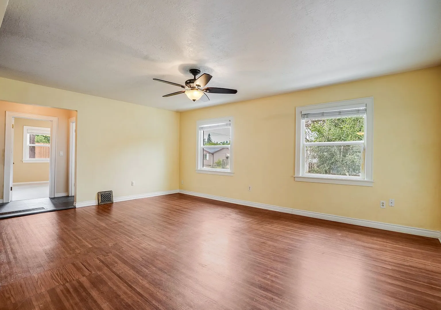 Newly Remodeled 2 Bed, 1 Bath Rental Home in SE Portland! — Photo 3