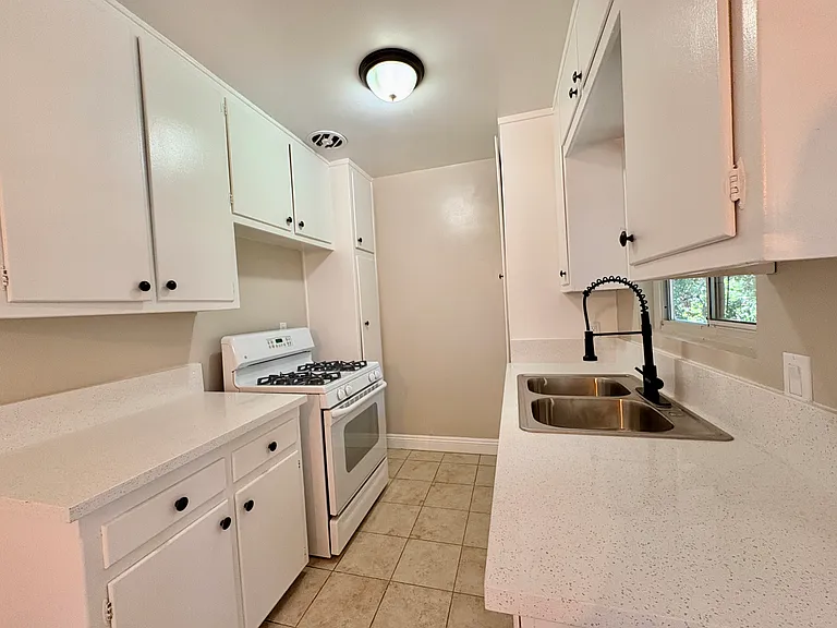 2147 F St #2147 — Photo 5
